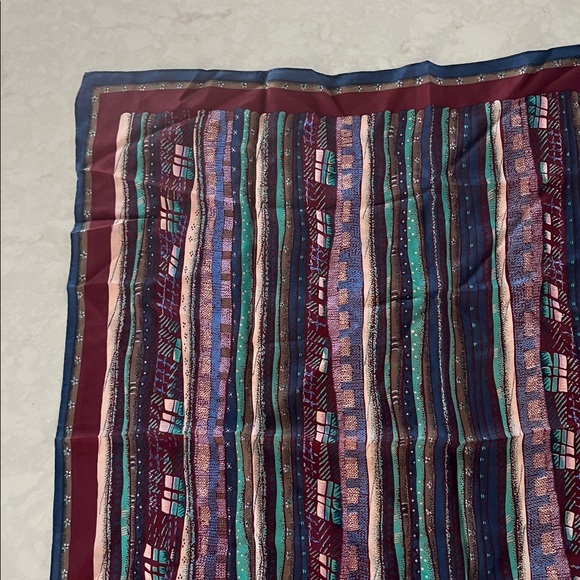 Vintage ECHO Silk Scarf 27” square colorful good condition - Picture 4 of 6